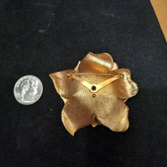 Pink Enamel and Rhinestone Flower Brooch - Picture 5 of 12